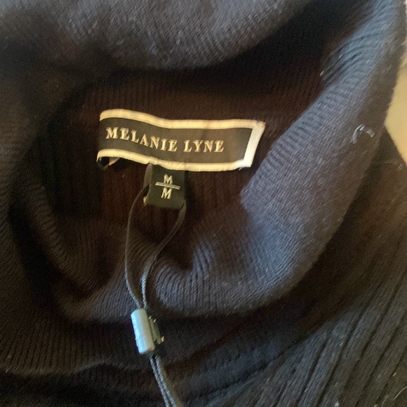 Turtle neck sleeveless sweater - Picture 3 of 3